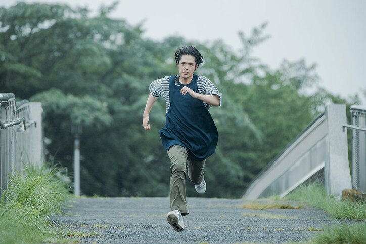 「ドラコン桜」で話題の細田佳央太の『子供はわかってあげない』場面写真解禁 上白石萌歌も太鼓判