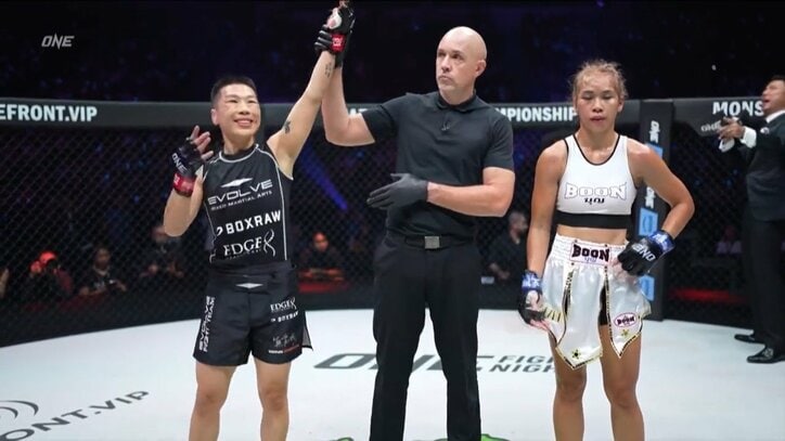 美女ファイターの額がボコボコに… 変則ルールで衝撃KO決着 「こんな殴り方あり？」「顔ぼこぼこじゃん」