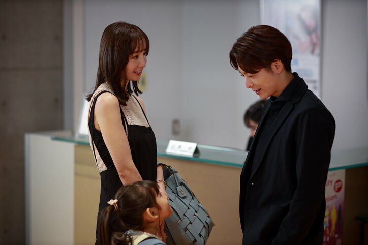 【写真・画像】“不倫妻”篠田麻里子に「人としていけ好かない！」“弁護士”水野美紀の激塩対応にスッキリ『離婚しない男』　2枚目