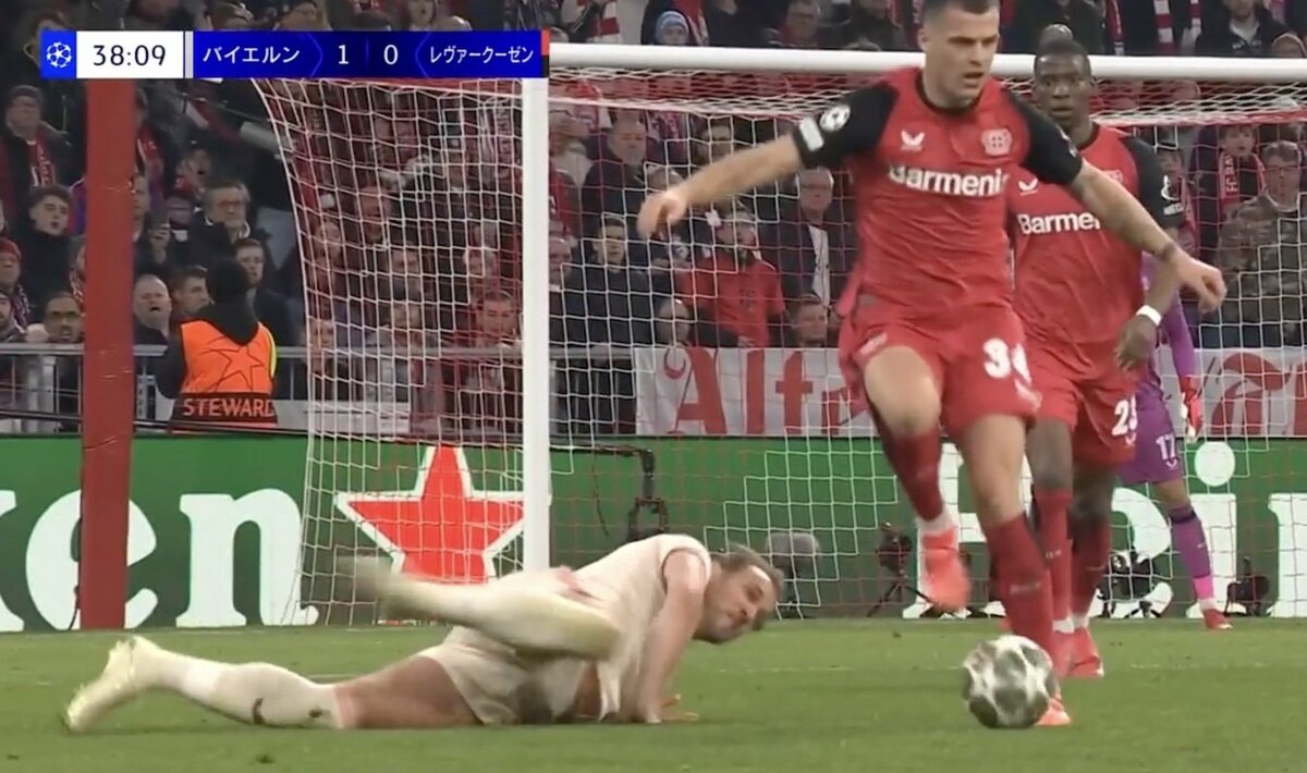 スタジアム震撼！ 怪物FW、怒りの“報復キック”炸裂の瞬間「めっちゃ