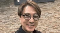 黒田アーサー(63) 17歳年下の妻の誕生日を祝福 顔出し夫婦ショット公開