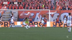 嘘だろ？パスを出された柴崎岳が華麗にスルー...「エグいな」鹿島の予想外過ぎるセットプレーから生まれたスーパーゴラッソ炸裂の瞬間