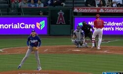 もうワケわからん… 死球をぶつけて激昂！ ド軍の豪腕投手、まさかのリアクションに騒然「そっちが怒るのｗ」「怖すぎる」