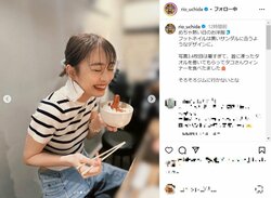 内田理央の美ウエスト覗かせたヘソ出しファッションに「ウエストほそ～い」「可愛すぎます」とファン称賛