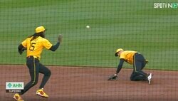 球場騒然！「アライバかよ」「これぞメジャー」 抜けそうなゴロに“横っ飛びキャッチ”からのグラブトス→“素手キャッチ”のスーパープレー　パイレーツの二遊間が鉄壁守備を見せた瞬間