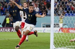 フランス、連勝で決勝T進出“一番乗り”！ エムバペ２発でデンマークを２－１撃破【W杯D組】