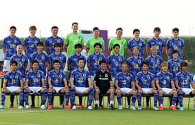 日本代表の選手らが首相官邸を訪問、岸田首相はノートつながりの森保監督とノートトーク「ノートにサインを入れて交換をしました」