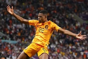ダンフリース、ワールドカップ1試合で3得点に直接関与したオランダ史上3人目の選手に