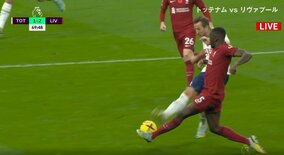 「入るわけないんだが」イングランド代表エースストライカーが決めた角度なさすぎの“針孔シュート”に解説者が絶句