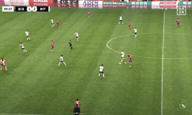 Ｊリーグにモドリッチ出現！？新潟MFの“神業アウトサイドパス”が「異次元」「天才」スーパーアシストの瞬間「なんちゅうパスやねん」