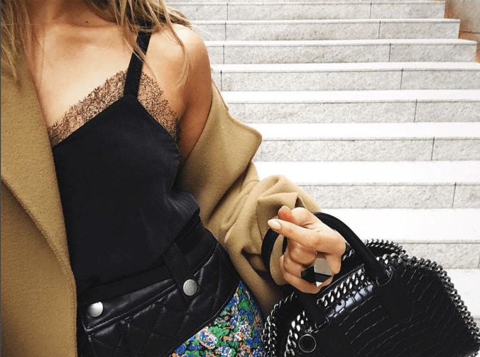 ローラ、美脚際立つSexyショットを公開　「脚なっが」とファン衝撃　 2枚目