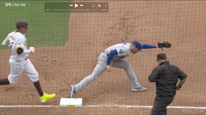 足もベースから離れず間一髪アウト完成