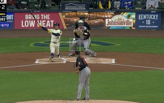 【写真・画像】何が起きた…！？ 菅野智之の速球で“打者に異変”「ビックリしすぎw」気づいたらボールが通過… 空振り三振後に様子がおかしくなる　1枚目