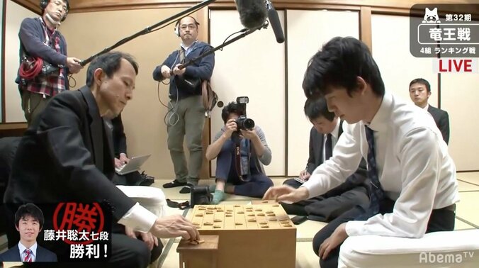 人では避けられないのか…藤井聡太七段がひねり出した大逆転への巧妙な罠　将棋史に残る一手が誕生 1枚目