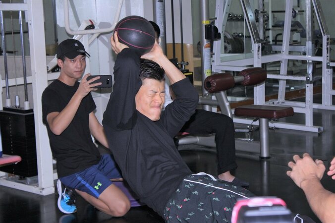 亀田和毅が2階級制覇に向けて肉体改造に成功！　長男・興毅も「ものすごいパワー」と太鼓判 2枚目