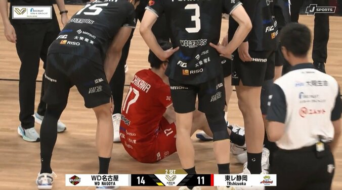 男子バレー、リベロの顔が吹っ飛ぶ衝撃スパイク→決めた選手が直後に神対応も 5枚目