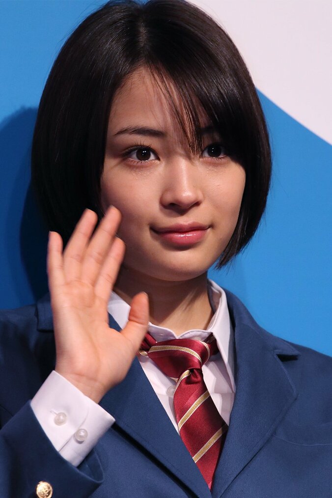 制服姿に大原櫻子「現役のすずちゃんの横に並ぶと不安」 3枚目