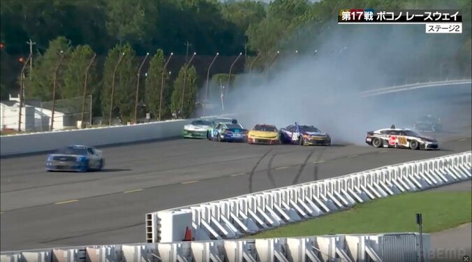 【写真・画像】シボレーがドリフトしながら壁を擦る曲芸走り「当たってますね」放送席も驚愕　1枚目