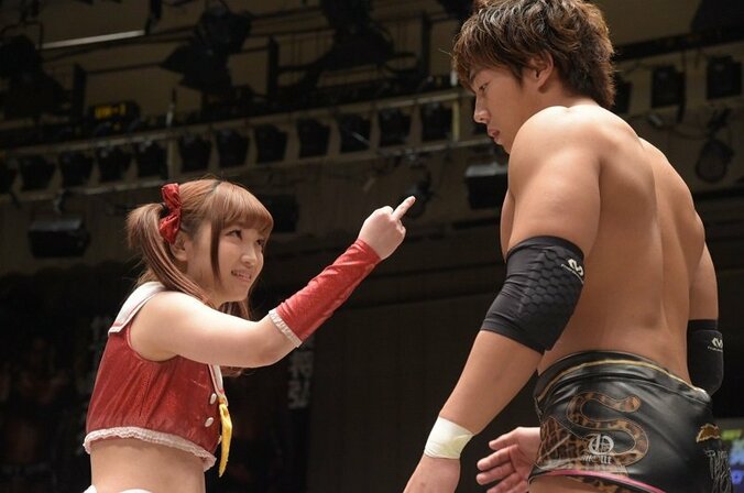 「これからも誰にだって、何を言われようと中指立てる」伊藤麻希、DDTの新世代エース・竹下幸之介のヒザで壮絶KO負け 1枚目