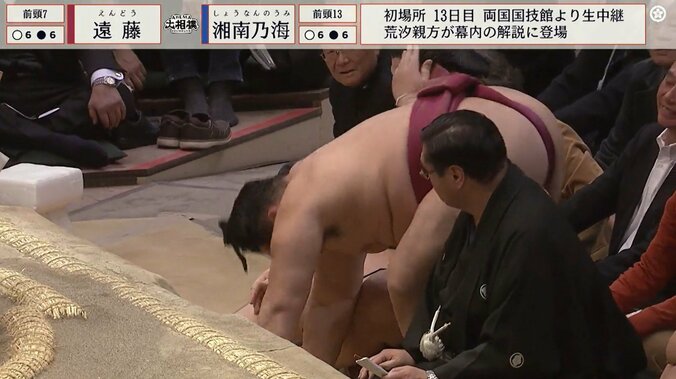 額を気にする王鵬