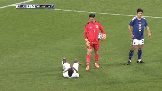 衝撃の仁王立ち！日本代表・早川友基、突っ込んできた敵FWを逆に吹っ飛ばす「体当たりにビクともしない」「これがJリーグ最強GK」「体幹強すぎ」ネット騒然 5枚目