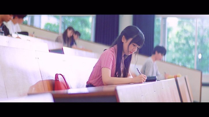 日向坂46ニューシングル収録のユニット曲「ママのドレス」MVが解禁