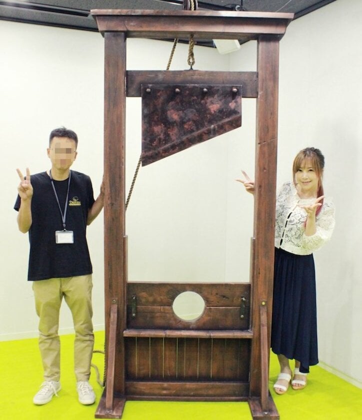 声優・榊原ゆい、“巨大ギロチン”を当選者にプレゼント！  TVアニメ『Dies irae』前代未聞のお渡し会を実施