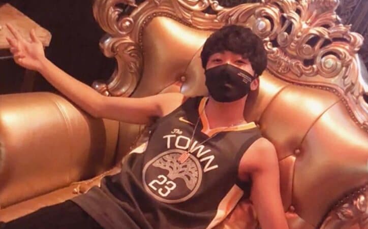 【写真・画像】「20万円以下のシャンパンはダサい」美容外科医の22歳長男が明かす驚愕の夜遊び事情「この界隈では僕が1番下」　1枚目