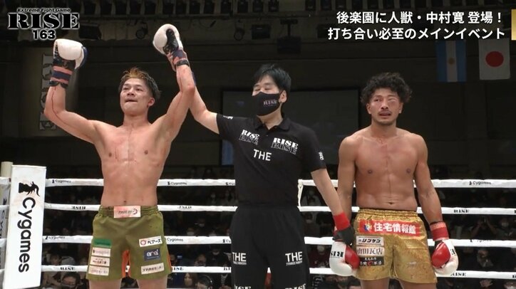 女子大生キャスターが“血しぶき”を浴びるハプニング 直後の神対応に称賛の声続々 壮絶な打撃戦が生んだ放送席の珍事