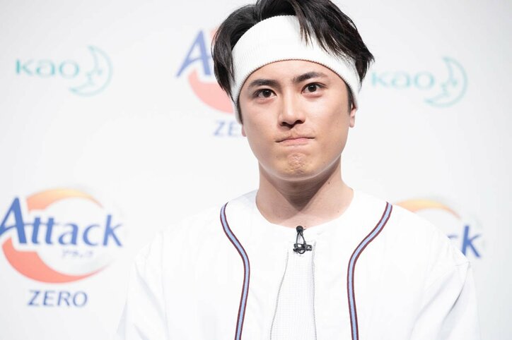 間宮祥太朗、バレーボールにやる気満々 地域の体育館で主婦や学生らと練習