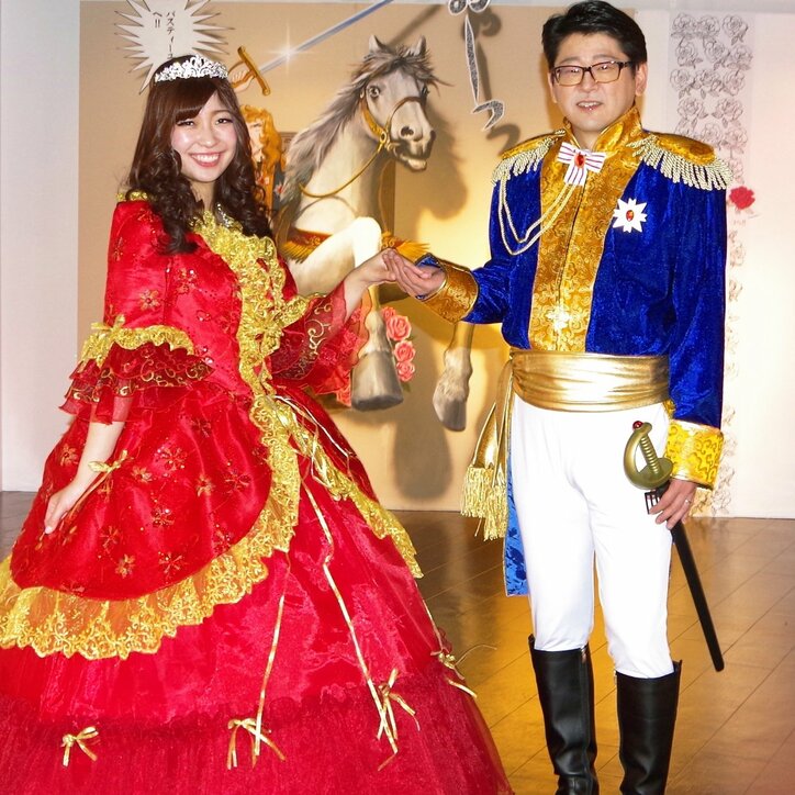 アンドレの壁ドン、オスカルのお姫様抱っこを体験！  「ベルばらの部屋リターンズ」横浜で開催