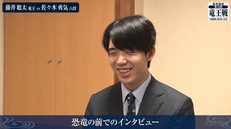 藤井聡太竜王が爆笑「後ろに恐竜がいるというシチュエーションは…」謎状況にツボるファン続出「意味分からん」「ほんと、おもしろ」
