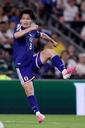 「ブルーロックは実在した」日本代表エースの“弾丸ゴラッソ”に海外ファンも大熱狂!「今大会で最も痛快」「まるでファン・ペルシ」【W杯】
