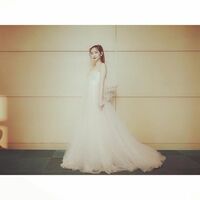 紗栄子、デコルテあらわなヌーディドレス姿を披露しファンから絶賛の声