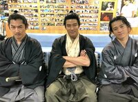 小栗旬&瑛太&鈴木亮平『西郷どん』豪華トリオショットに反響