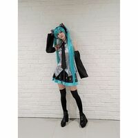 夏菜の“初音ミクコスプレ”のオフショットに「美しくて可愛すぎる」「見惚れてしまう」と悶絶