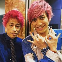 「赤髪ボーイズ」「やんちゃな兄弟みたい」田村淳、EXITかねちとの2ショットに反響続々