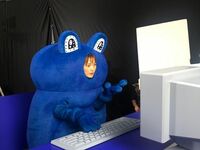 本田翼、カエルの着ぐるみショットに反響続々「キョトン顔かわいすぎて」「癒されました！」