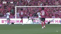 嘘だろ？“ゴールライン上のマジシャン”が衝撃ヘッドで“神クリア”「凄すぎやろ」「ベストセーブきた！」