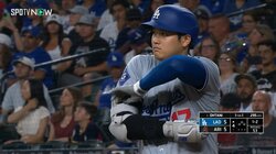 「デコピンと一緒にぴょん」大谷翔平が見せた“神回避”！？足元への危険球を紙一重で避けた瞬間ムーブ