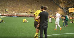 「勝てば優勝」のドルトムント、痛恨ドローで11季ぶりリーグ制覇逃すも...試合後、スタジアム中に選手を鼓舞するチャントが響き渡りベンチも男泣き「世界一のサポーター」