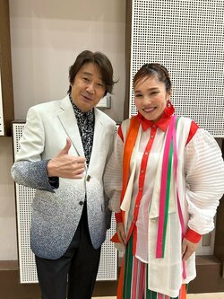 平野ノラ、“大物歌手”との2ショット公開「バブリーアーティストおったまげー」