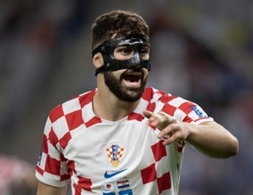 日本の前に立ちはだかった「マスクマン」　グヴァルディオルがフェイスマスクをしていた理由