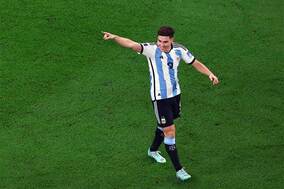 【W杯】アルゼンチン“鬼プレス”炸裂！　GKからボール奪い、アルバレスが無人のゴールへ2-0追加点