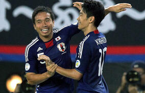 「涙出た」「号泣」4度目のW杯終えた長友佑都、盟友・香川真司と再会し無言の抱擁「ブラボーすぎる時間」