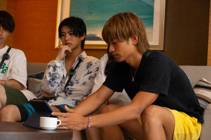 ギャル男、美人女子大生を抱きしめ「俺のことも見てほしい」誠実なアピールに拍手喝采『シャッフルアイランド Season3』#7 4枚目