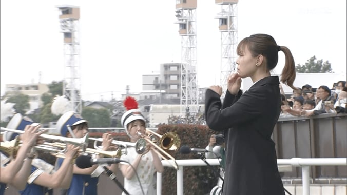 「衣装が可愛い」“女性ファンファーレ隊”の見事な演奏