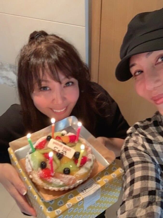 小川菜摘、KABA.ちゃんから誕生日祝い「久しぶりの弾丸トーク（笑）」 1枚目