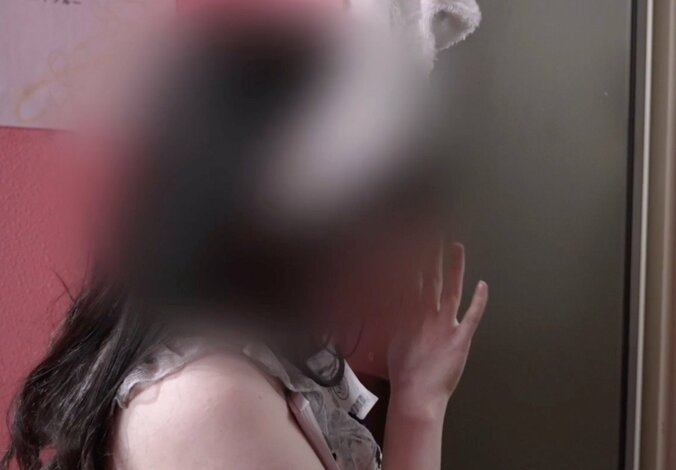 【写真・画像】「本名で呼ばれることはない」セルフネグレクトの24歳女性が“夜の街”で働き続ける理由「お客さんが可愛いと言ってくれると満たされる」　1枚目