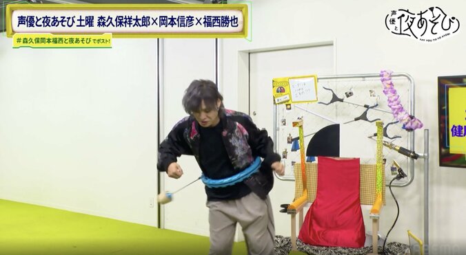 【写真・画像】声優・森久保祥太郎＆福西勝也が健康器具チャレンジで悶絶！岡本信彦がツッコミ「ベテランに何させてんですか！」　2枚目